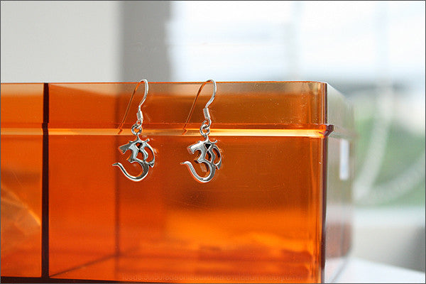 Ohm Earrings - 925 sterling silver ohm earring - Om Earrings Yoga Earrings Spiritual Jewelry - Ohm Charm Earrings (E-34)