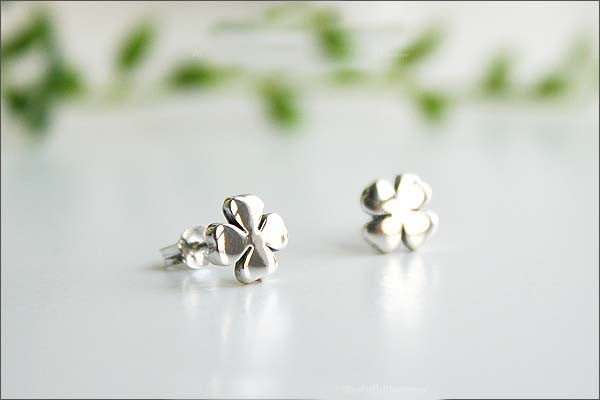 Clover stud Earrings - 925 Sterling Silver - Silver  earrings -  Love earrings Gift Idea Rocker Gothic Woman Jewelry (E-09)